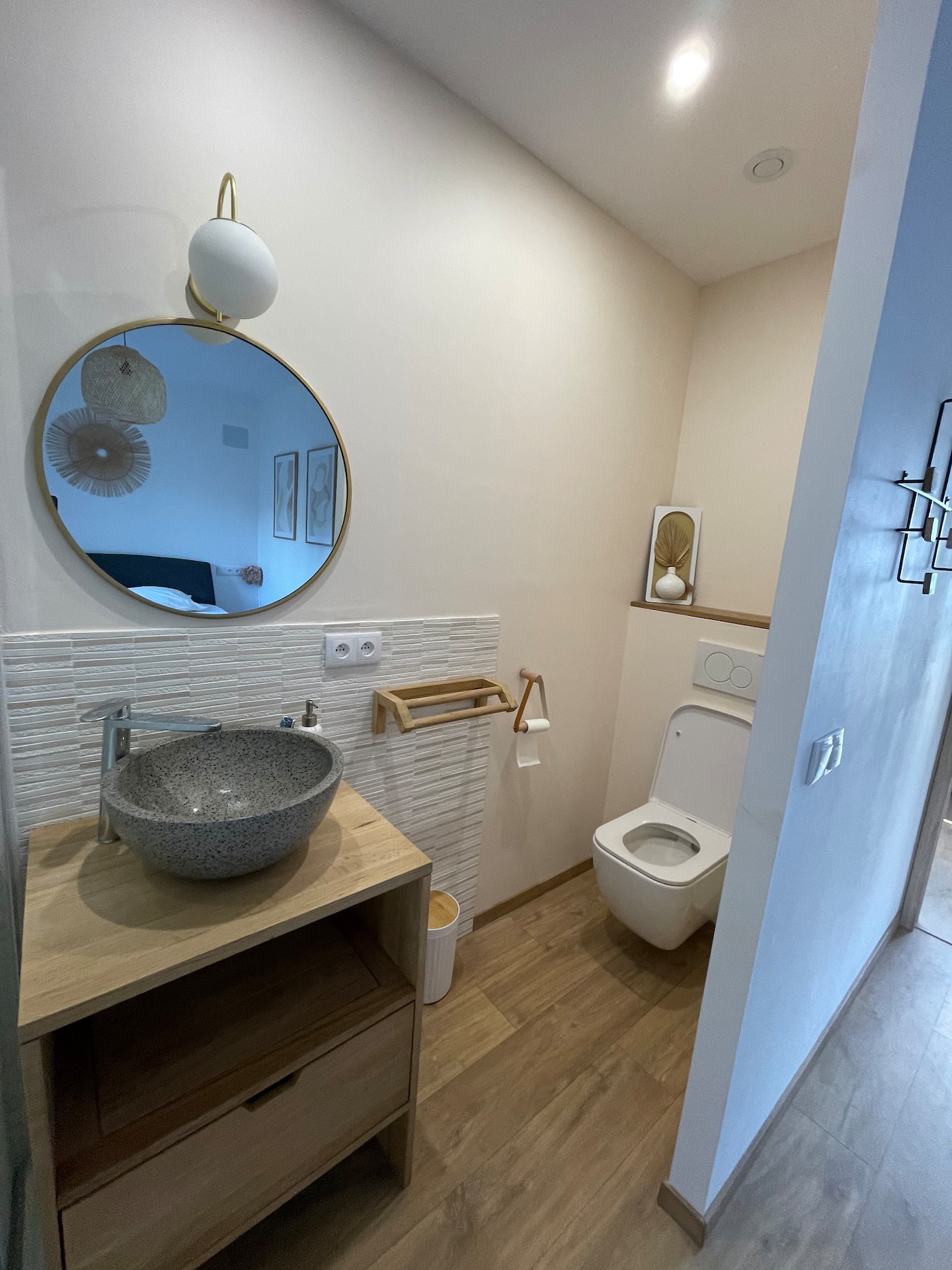 Salle d’eau avec vasque et douche